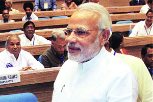 मोदींना उमेदवारी न देण्याच्या वृत्ताचे गडकरींकडून खंडन मोदींना उमेदवारी न देण्याच्या वृत्ताचे गडकरींकडून खंडन