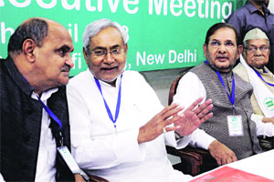 मोदींना विरोध, पण काँग्रेसशी सख्य नाही! मोदींना विरोध, पण काँग्रेसशी सख्य नाही!