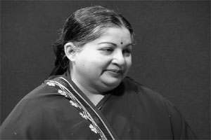 काँग्रेस आमदारांसमोर जयललितांची ‘गांधीवंदना’!