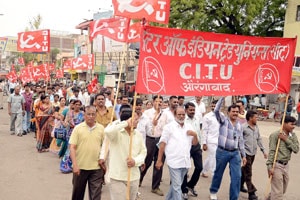 संघटित-असंघटित कामगारांचा मोर्चा संघटित-असंघटित कामगारांचा मोर्चा