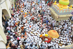 वैष्णवांच्या भक्तिकल्लोळात संत तुकोबांच्या पालखीचे प्रस्थान
