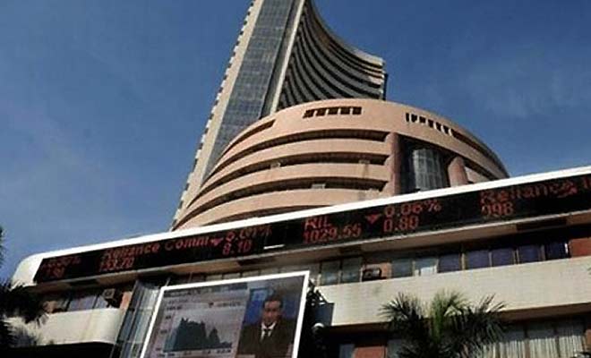 ‘आट’पाट नगरात बाजार ‘आट’पाट नगरात बाजार