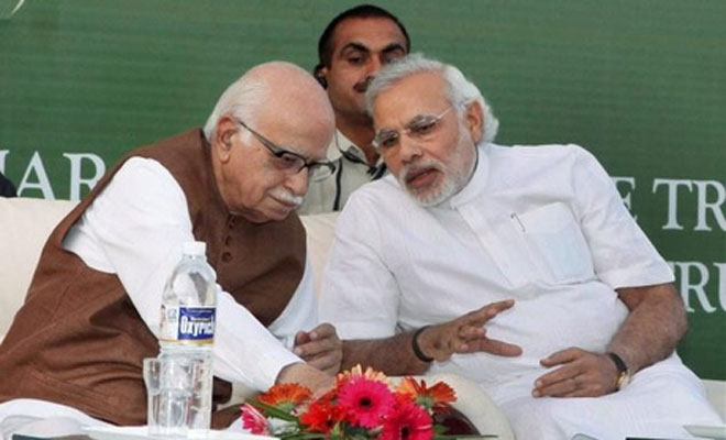 नरेंद्र मोदी आणि लालकृष्ण अडवाणींमध्ये तासभर चर्चा