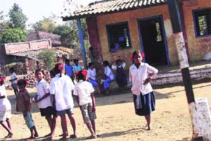मुलींच्या शिक्षणाची हेळसांड मुलींच्या शिक्षणाची हेळसांड