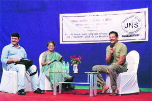 स्त्रीला कमी लेखल्यास गुन्हा दाखल व्हावा – अतुल कुलकर्णी स्त्रीला कमी लेखल्यास गुन्हा दाखल व्हावा – अतुल कुलकर्णी