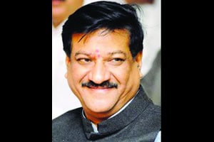 चिमुरडी मुले अन् मुख्यमंत्र्यांचा अवघड तास