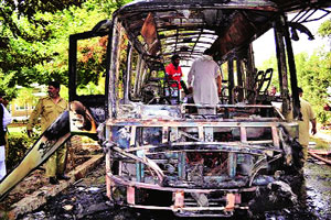 पाकिस्तानमधील स्फोटात १२ विद्यार्थिनी ठार पाकिस्तानमधील स्फोटात १२ विद्यार्थिनी ठार