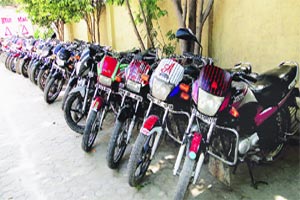 लातूर पॅटर्न आता दुचाकींच्या क्षेत्रात लातूर पॅटर्न आता दुचाकींच्या क्षेत्रात