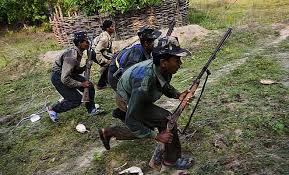 ‘फेलो’ महेश राऊतसाठी माजी विद्यार्थ्यांची ढाल; बचावासाठी जोरदार प्रयत्न ‘फेलो’ महेश राऊतसाठी माजी विद्यार्थ्यांची ढाल; बचावासाठी जोरदार प्रयत्न
