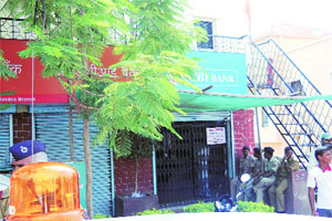 इंदापूरमध्ये बँकेत साडेतीन कोटींचा दरोडा