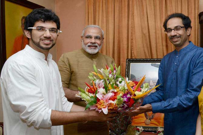 नरेंद्र मोदी आणि उद्धव ठाकरे यांची ‘मातोश्री’वर भेट