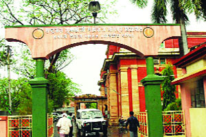 विद्यापीठ परीक्षांच्या गांभीर्यावरच प्रश्नचिन्ह विद्यापीठ परीक्षांच्या गांभीर्यावरच प्रश्नचिन्ह