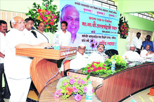 संशोधनासाठी विद्यार्थ्यांना शिष्यवृत्ती द्यावी – शरद पवार