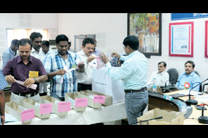 शहरी विभागात युती, ग्रामीणला काँग्रेसची सरशी शहरी विभागात युती, ग्रामीणला काँग्रेसची सरशी