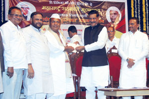 केंद्र शासनाच्या धोरणांचा सहकार चळवळीवर परिणाम- मुख्यमंत्री केंद्र शासनाच्या धोरणांचा सहकार चळवळीवर परिणाम- मुख्यमंत्री