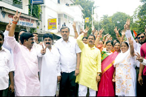 प्रतिष्ठेच्या पोटनिवडणुकीत काँग्रेसच्या घोडके विजयी प्रतिष्ठेच्या पोटनिवडणुकीत काँग्रेसच्या घोडके विजयी