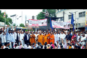 परभणीत उत्स्फूर्त प्रतिसाद; सहा तास एस.टी. बस बंद