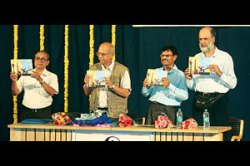 स्तब्धतेचा आवाज म्हणजे झेन – डॉ. सतीश आळेकर