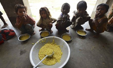 माध्यान्ह भोजन योजनेतील गैरप्रकारांवर केंद्राचा समितीचा उतारा माध्यान्ह भोजन योजनेतील गैरप्रकारांवर केंद्राचा समितीचा उतारा