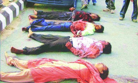 इशरत जहॉं चकमक: ‘सीबीआय तपास अधिकाऱयांना अधिक सुरक्षा द्या’ इशरत जहॉं चकमक: ‘सीबीआय तपास अधिकाऱयांना अधिक सुरक्षा द्या’