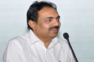 राजू शेट्टी यांनी आंदोलनातून पळ काढल्याने शेतक-यांचे नुकसान राजू शेट्टी यांनी आंदोलनातून पळ काढल्याने शेतक-यांचे नुकसान