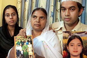 इशरत जहाँ : सीबीआय, गुप्तचर खाते आमनेसामने इशरत जहाँ : सीबीआय, गुप्तचर खाते आमनेसामने