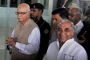 अडवाणी-सरसंघचालक भेट ‘सार्थकी’ अडवाणी-सरसंघचालक भेट ‘सार्थकी’