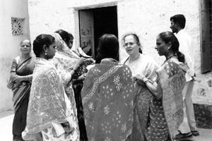 भयानकतेतून विधायकतेकडे भयानकतेतून विधायकतेकडे