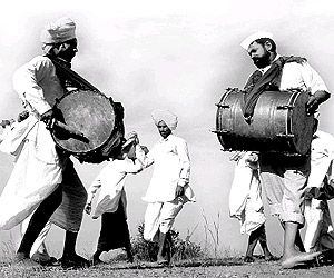 फलटणमध्ये चक्काजाम आंदोलनाला हिंसक वळण