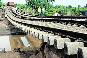 गेले सरकार कुणीकडे?