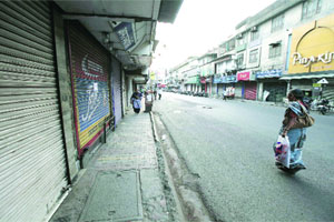 सोलापूर महापालिकेची आर्थिक घडी विस्कटली सोलापूर महापालिकेची आर्थिक घडी विस्कटली
