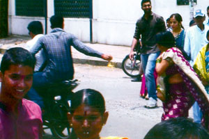 मंगळसूत्राबरोबरच महिलांची पर्स हिसकाविण्याचीही घटना