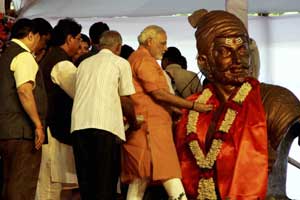 ‘धर्मनिरपेक्षतेचा बुरखा’ कॉंग्रेसला झोंबला; पलटवार करण्यासाठी नेते सरसावले ‘धर्मनिरपेक्षतेचा बुरखा’ कॉंग्रेसला झोंबला; पलटवार करण्यासाठी नेते सरसावले