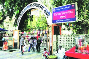 डॉक्टरांच्या आंदोलनामुळे रुग्णांचे हाल डॉक्टरांच्या आंदोलनामुळे रुग्णांचे हाल