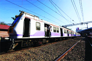 मुंबईतील दहा रेल्वेस्थानके चकाचक होणार! मुंबईतील दहा रेल्वेस्थानके चकाचक होणार!