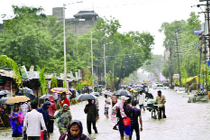 चंद्रपूरसह जिल्ह्य़ाला पुन्हा पावसाचा तडाखा चंद्रपूरसह जिल्ह्य़ाला पुन्हा पावसाचा तडाखा