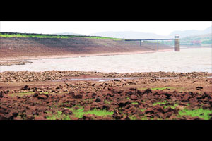 ‘पॉवर’ गूल धरणांमधील गाळ सर्वेक्षणाची गंगापूर व दारणाचे सर्वेक्षण काम ठप्प ‘पॉवर’ गूल धरणांमधील गाळ सर्वेक्षणाची गंगापूर व दारणाचे सर्वेक्षण काम ठप्प