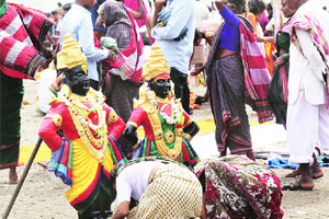 लाखो वारकरी चंद्रभागेच्या तीरी