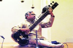 स्वरसंपन्न ऊर्जेचा ‘अक्षय’ ठेवा