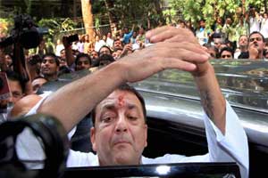 संजय दत्तची फेरविचार याचिका सर्वोच्च न्यायालयाने फेटाळली