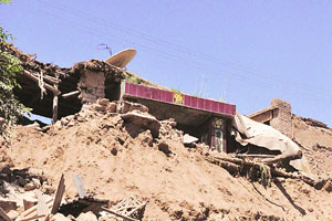 चीनला भूकंपाचा हादरा ; ८९ ठार, पाचशेहून अधिक जखमी