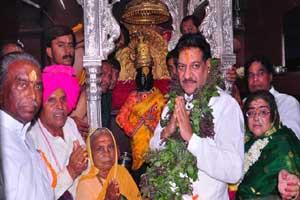 विठ्ठलाच्या कृपेमुळेच राज्यात यंदा चांगला पाऊस – मुख्यमंत्री विठ्ठलाच्या कृपेमुळेच राज्यात यंदा चांगला पाऊस – मुख्यमंत्री