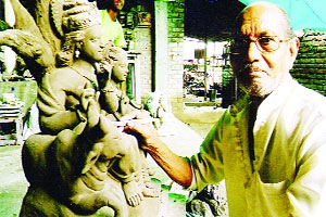 ज्येष्ठ मूर्तीकार शंकरराव वझे यांचा संस्कार भारतीतर्फे सत्कार