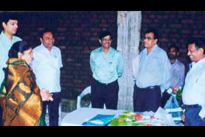 हुडकोच्या पथकाकडून घरकुलांची पाहणी