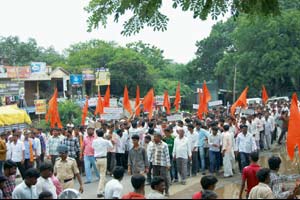 जायकवाडी पाण्यासाठी शिवसेनेचे ‘रास्ता रोको’ जायकवाडी पाण्यासाठी शिवसेनेचे ‘रास्ता रोको’