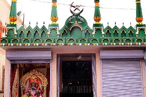 कुरुंदवाडच्या गणेशोत्सवाने दिली धार्मिक सलोख्याची परंपरा कुरुंदवाडच्या गणेशोत्सवाने दिली धार्मिक सलोख्याची परंपरा