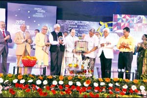 ‘लोकमान्य मातृभूमी’ पुरस्कार एकनाथ ठाकूर यांना प्रदान ‘लोकमान्य मातृभूमी’ पुरस्कार एकनाथ ठाकूर यांना प्रदान