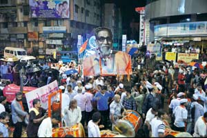 खंडित वीजपुरवठा व मुसळधार पावसाने पिंपरीत मंडळांच्या उत्साहावर पाणी
