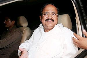 मेट्रो दिरंगाईबाबत केंद्राला दोषी धरणे चुकीचे – नायडू