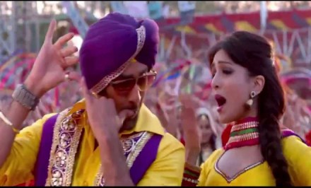 पहाः ‘बेशरम’मधील ‘आ रे आ रे’ गाणे पहाः ‘बेशरम’मधील ‘आ रे आ रे’ गाणे